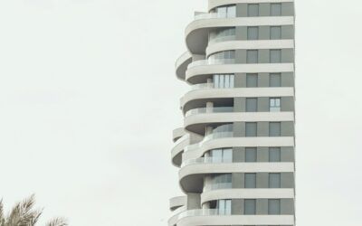 Casas entre medianeras: el arte de hacer vivienda donde no cabe